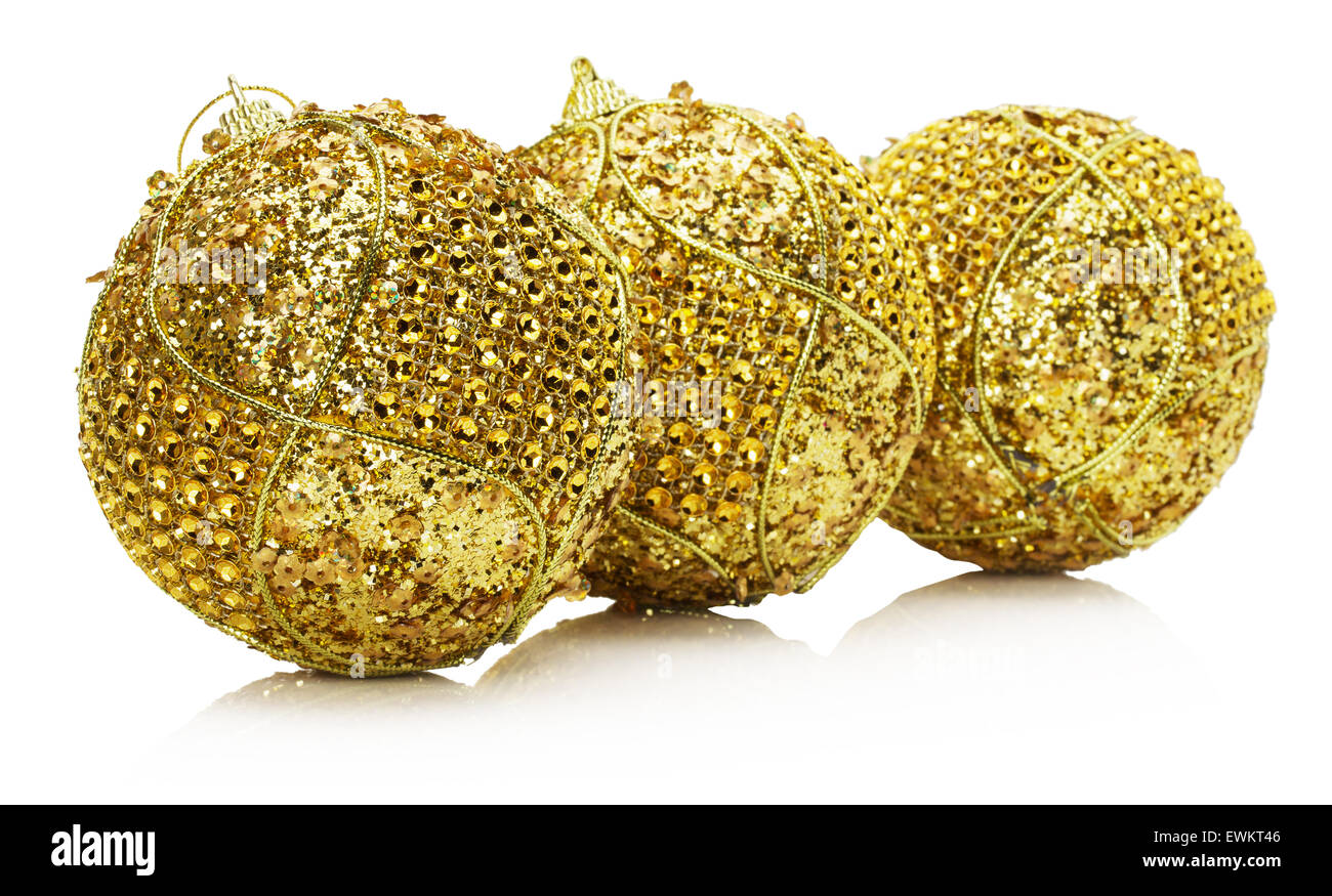 Goldene Weihnachtskugeln auf dem weißen Hintergrund isoliert. Stockfoto
