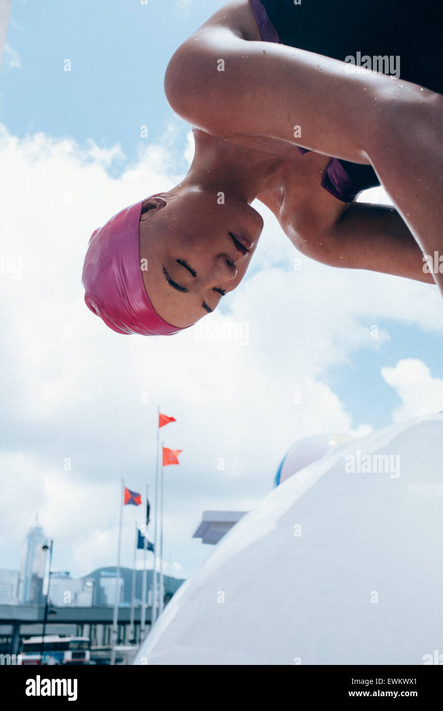 Carole A. Feuerman Schwimmer Skulptur Ausstellung in Hong Kong HafenCity. Stockfoto