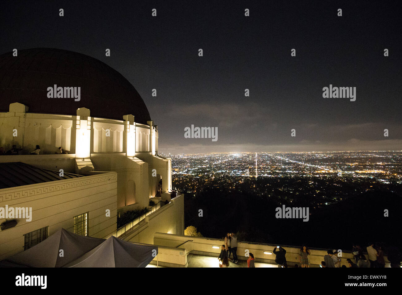 Griffith Park Observatorium Nacht mit Los Angeles im Hintergrund Stockfoto