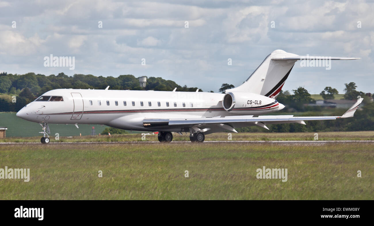 NetJets Bombardier Global 6000 CS-GLB Abflug London-Luton Flughafen LHR Stockfoto