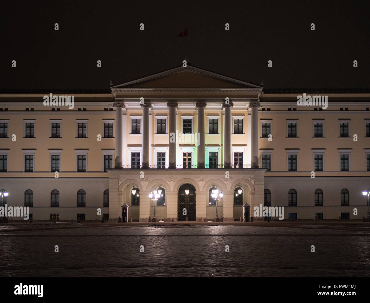 Nacht Schuss von Oslo Königspalast Fassade Stockfoto