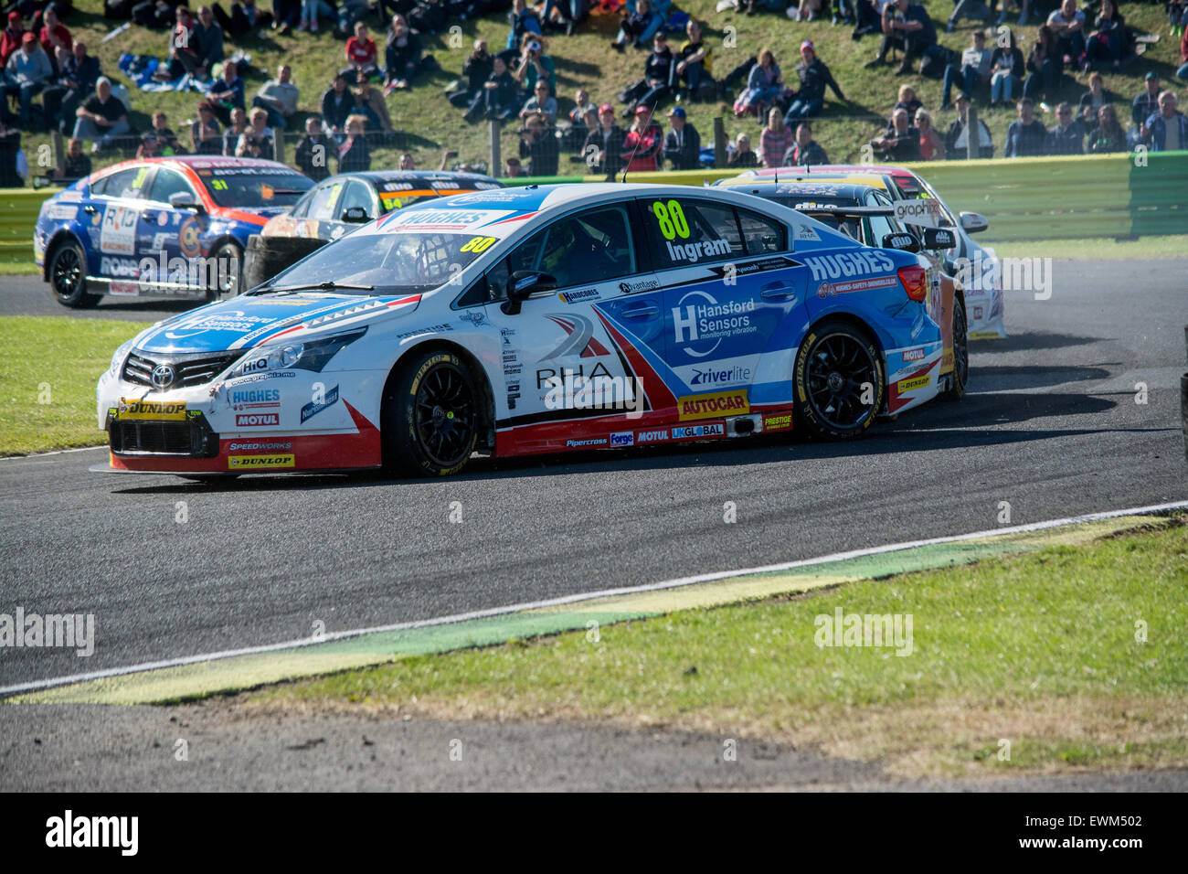 Croft Circuit, Dalton-auf-t-Stücke, North Yorkshire, UK. 28.. Tom Ingram und Speedworks Motorsport Toyota Avensis Laufwerke während der Dunlop MSA British Touring Car Championship am Oulton Park. Bildnachweis: Gergo Toth/Alamy Live-Nachrichten Stockfoto