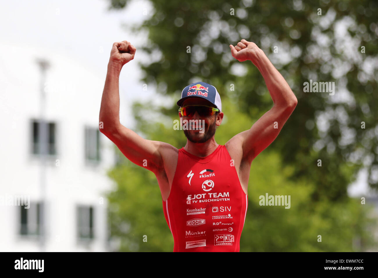 28.06.2015. Düsseldorf, Deutschland. T3 Triathlon Düsseldorf. Herren U23 Elite Rennen. Gewinner - Richard Murray Stockfoto