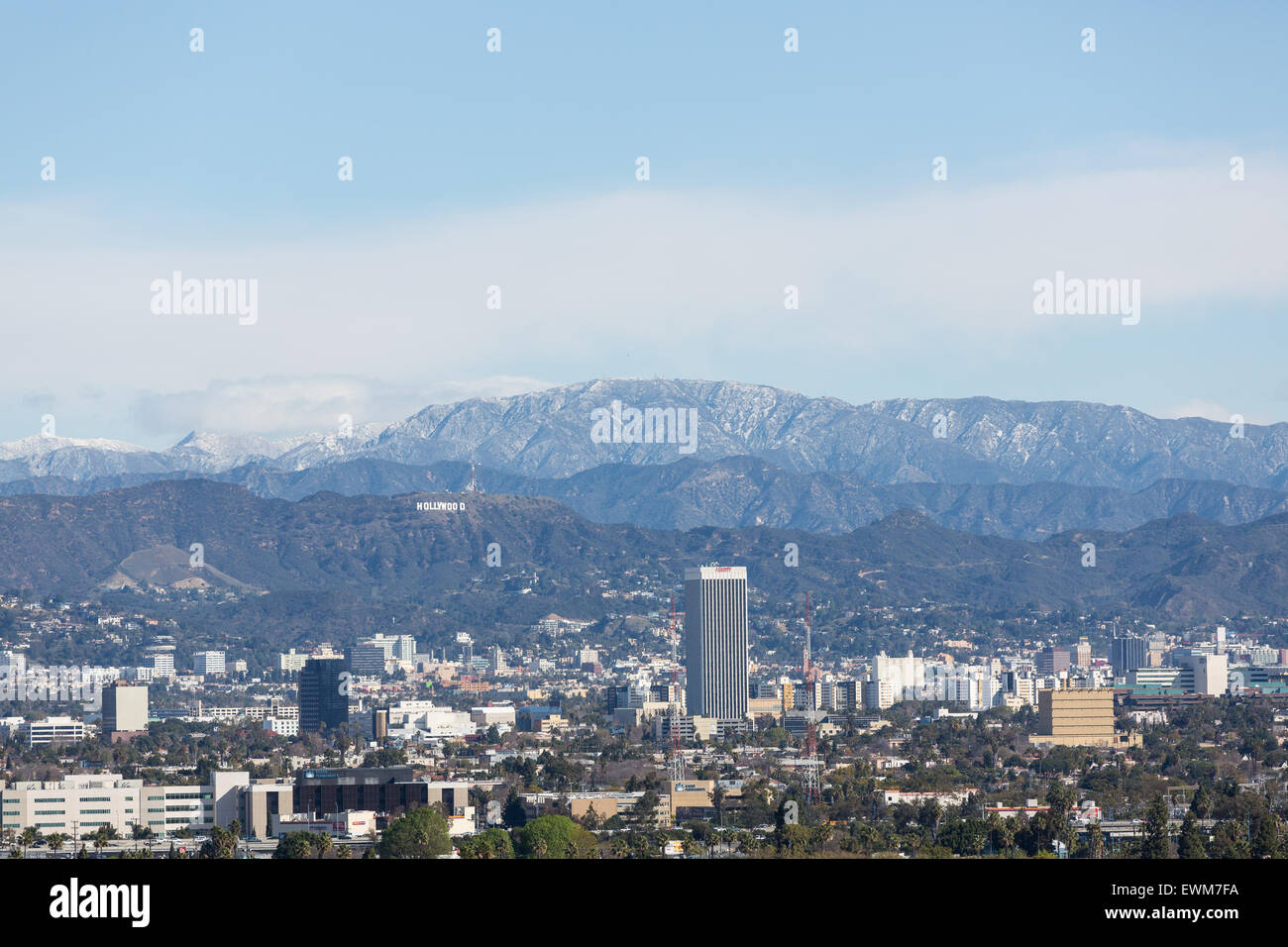 Ein Blick auf den berühmten Hollywood-Schriftzug aus den Baldwin Hills übersehen in Culver City. Stockfoto