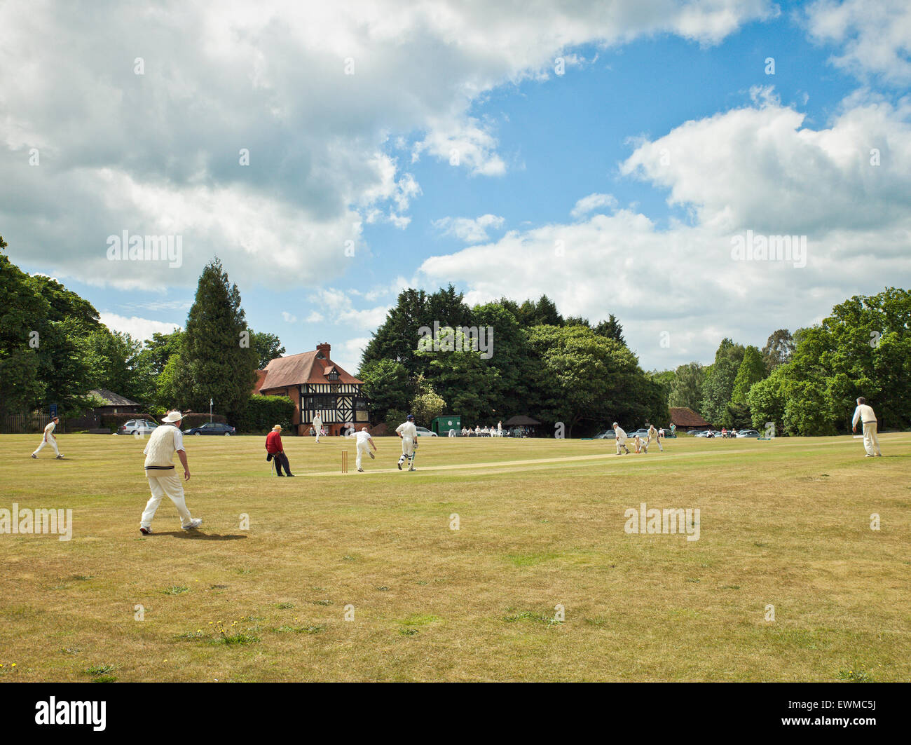 Dorf Cricket Tilford. Stockfoto