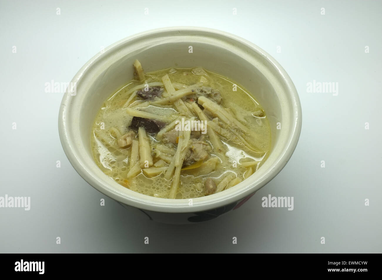 Thailändische grüne Curry mit Bambussprossen und Hähnchen Stockfoto