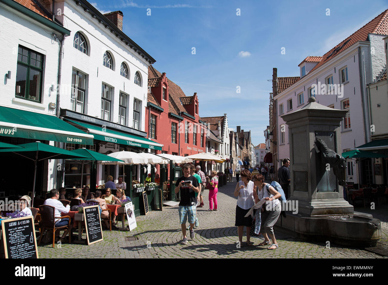 Touristen in Brügge in Belgien Stockfoto