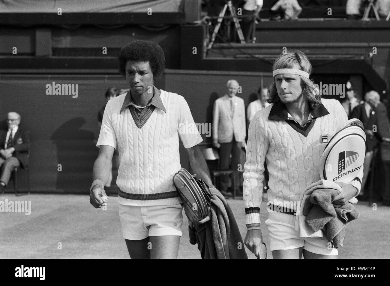 Arthur Robert Ashe, Jr. (10. Juli 1943 - 6. Februar 1993) war eine amerikanische Welt Nr. 1 Tennisspielerin Ashe, ein Afroamerikaner war der erste schwarze Spieler ausgewählt, um die Vereinigten Staaten Davis-Cup-Team und der einzige schwarze Mann jemals um die Sünde zu gewinnen Stockfoto