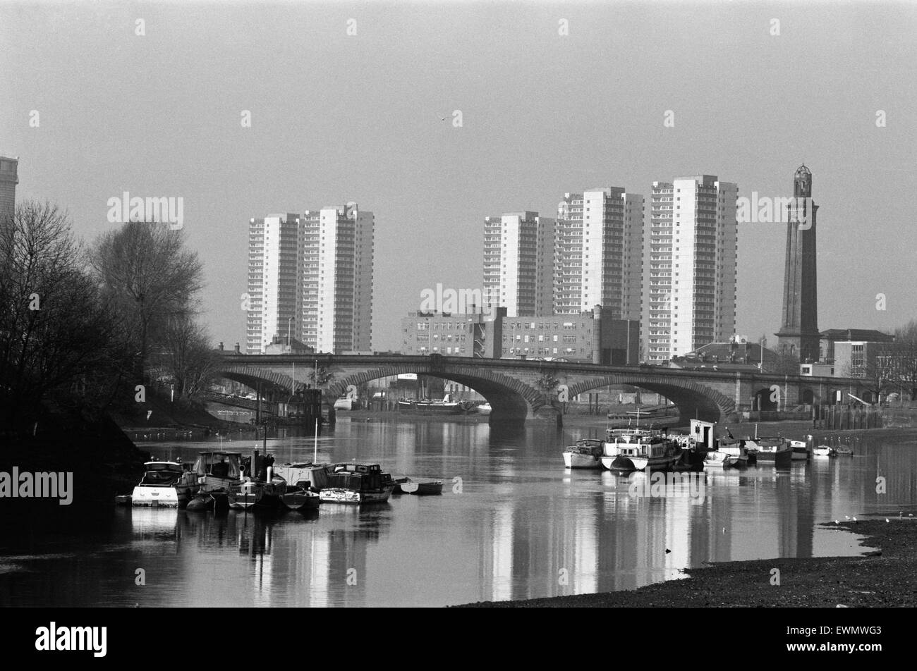 Kew Bridge und die Themse in London. 5. März 1971. Stockfoto