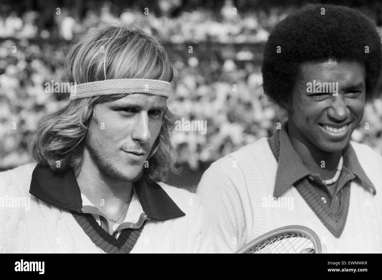 Arthur Robert Ashe, Jr. (10. Juli 1943 - 6. Februar 1993) war eine amerikanische Welt Nr. 1 Tennisspielerin Ashe, ein Afroamerikaner war der erste schwarze Spieler ausgewählt, um die Vereinigten Staaten Davis-Cup-Team und der einzige schwarze Mann jemals um die Sünde zu gewinnen Stockfoto
