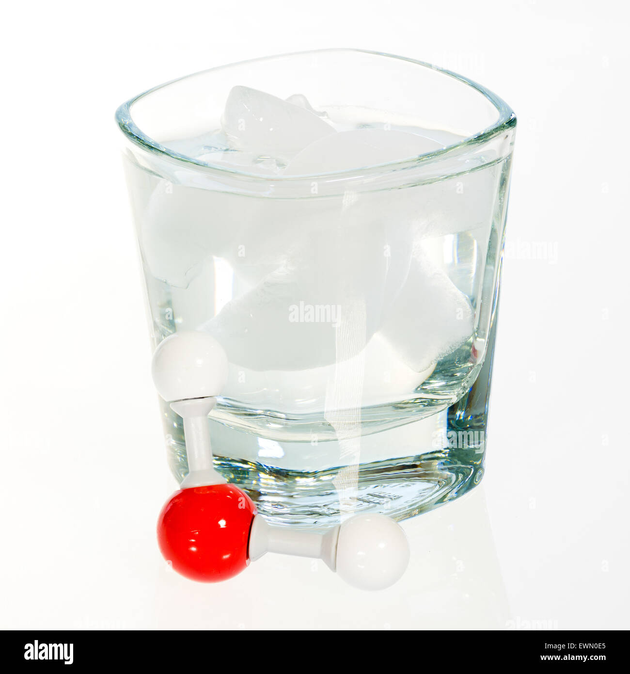 Glas Wasser und chemische Molekül Stockfoto