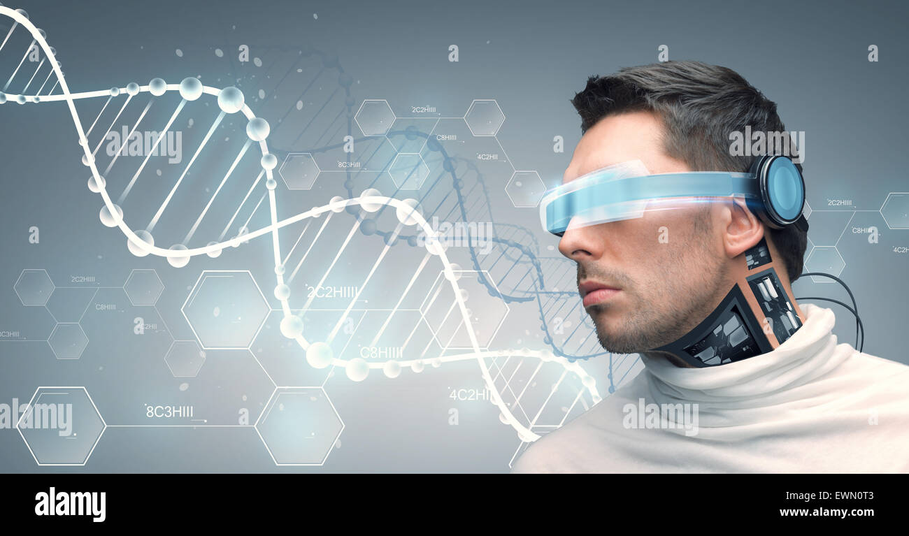 Mann mit futuristischen Gläser und Sensoren Stockfoto