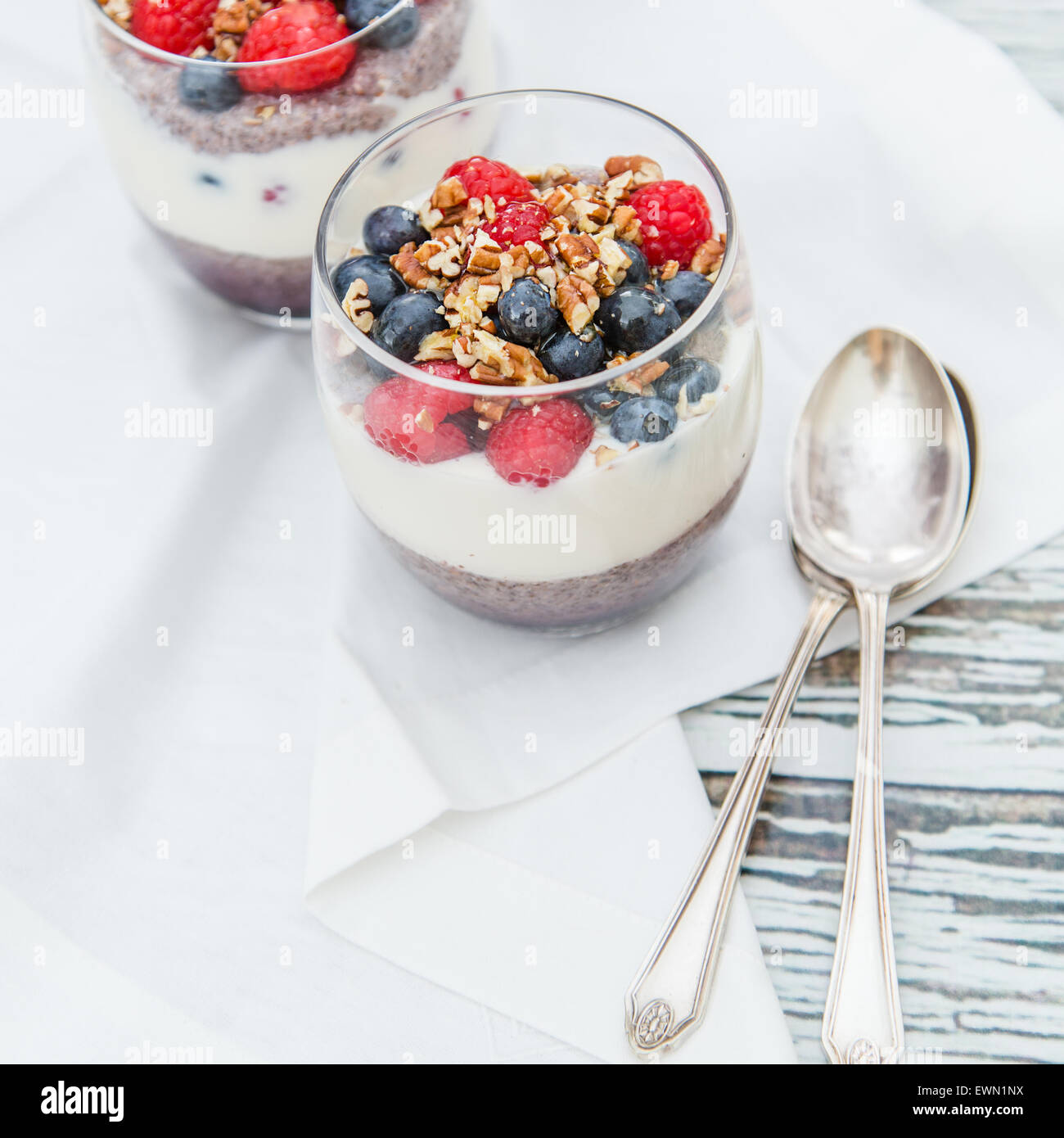 Gluten, Milchprodukte frei Chia & Berry-Parfait Stockfoto