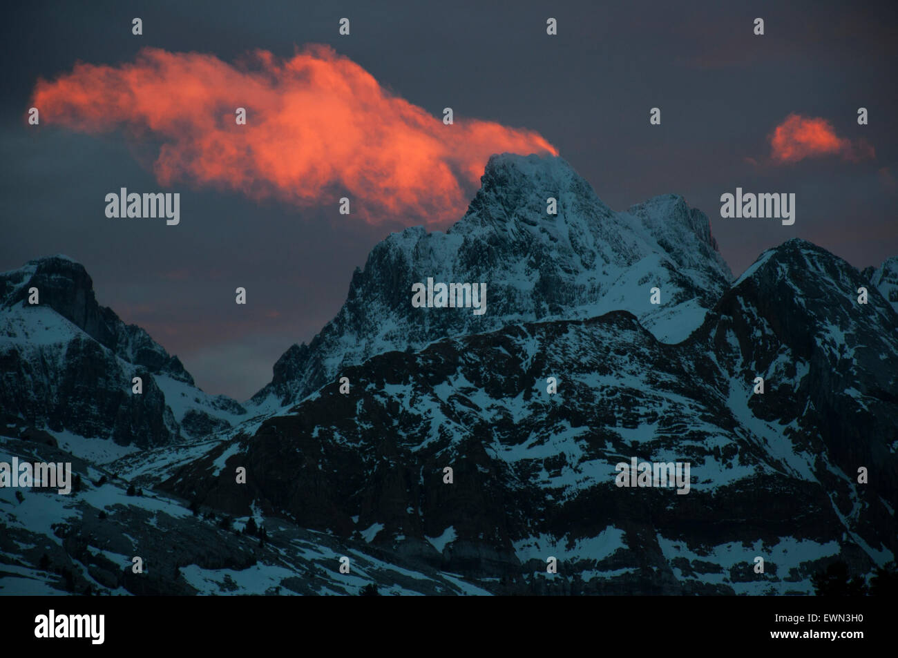 Sonnenuntergang am Aspe Peak (2664m), Pyrenäen Stockfoto