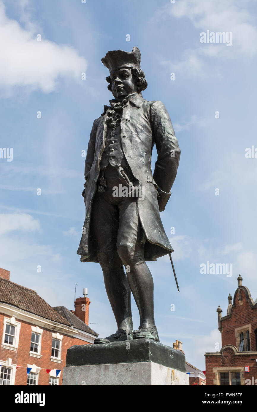 Statue von James Boswell (1740-1795), stehen in der Nähe der Geburtsort von Dr. Samuel Johnson in der Market Street, Lichfield. Stockfoto