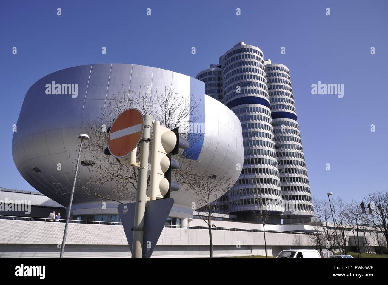 Deutschland, München, Wolkenkratzer Sitz des BMW-Werk Stockfoto