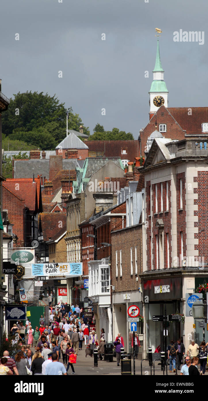 Winchester High Street in der Innenstadt, Hampshire, England Stockfoto