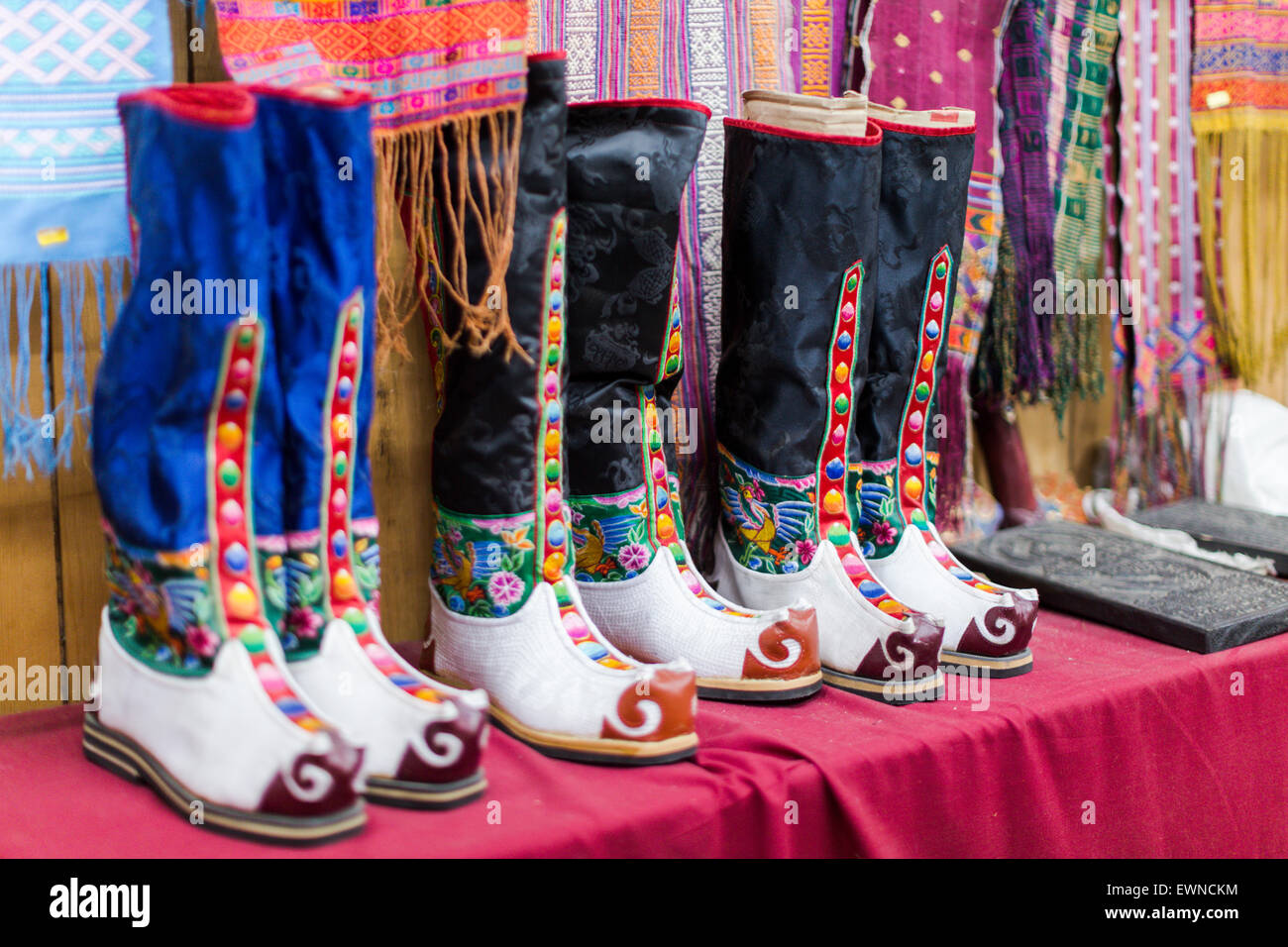 Traditionellen Stiefel, Yathra Souvenir-Shop, Bumthang, Bhutan Stockfoto