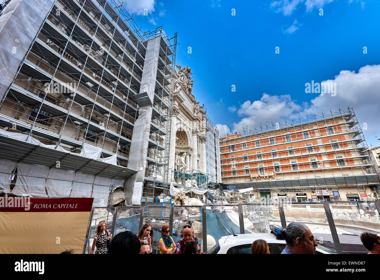 Der Trevi-Brunnen (Italienisch: Fontana di Trevi) ist ein Brunnen im Stadtteil Trevi in Rom, Italien Stockfoto