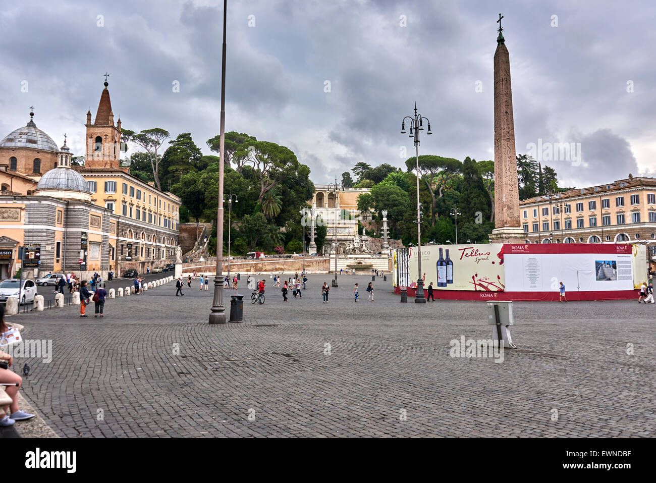 Piazza del Popolo ist ein großer städtischer Platz in Rom. Der Name im  modernen italienischen bedeutet wörtlich "Volksplatz Stockfotografie - Alamy
