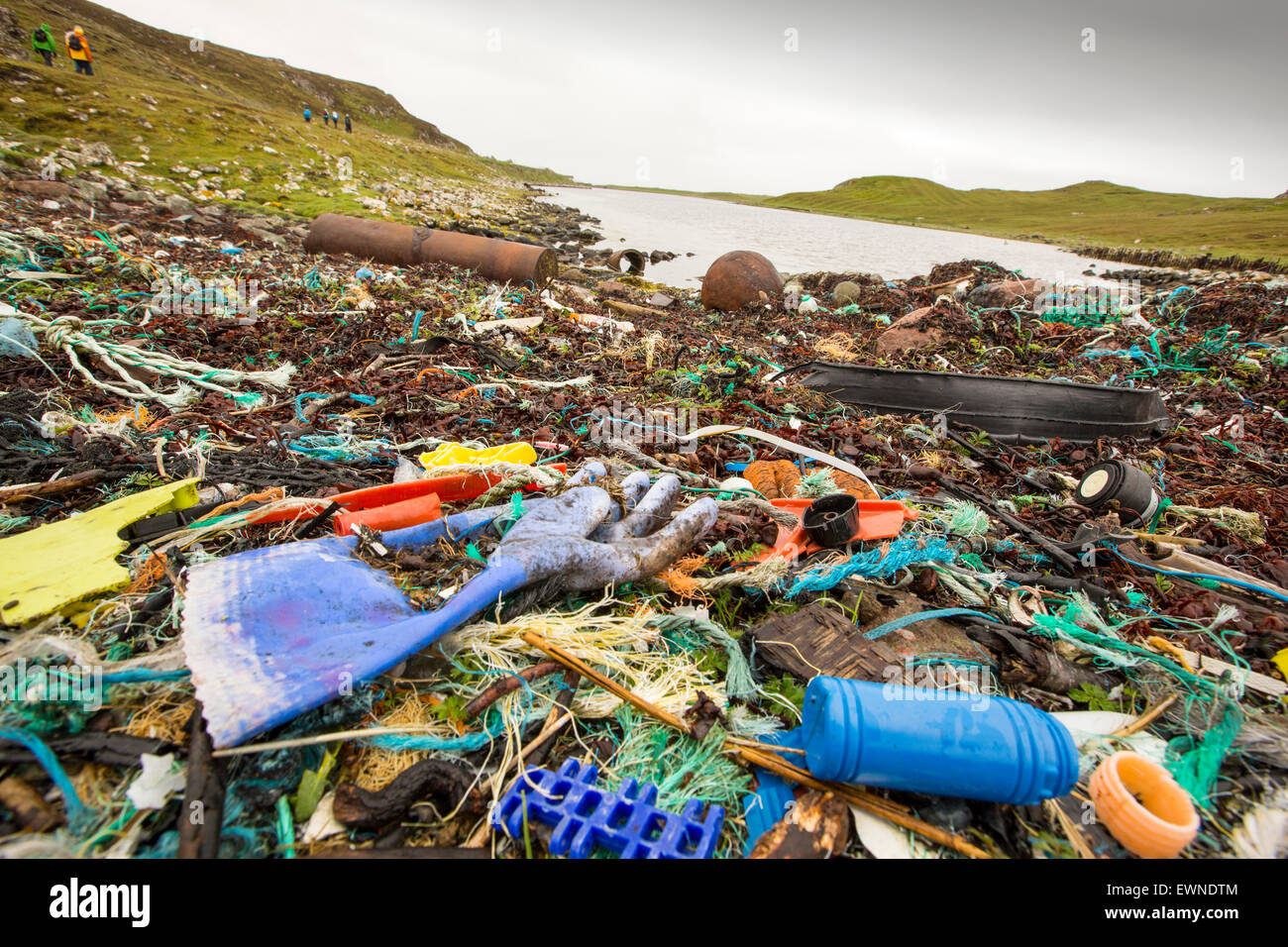 Kunststoff-Müll angeschwemmt auf Rubha Coigeach in Assynt, Scotland, UK. Stockfoto