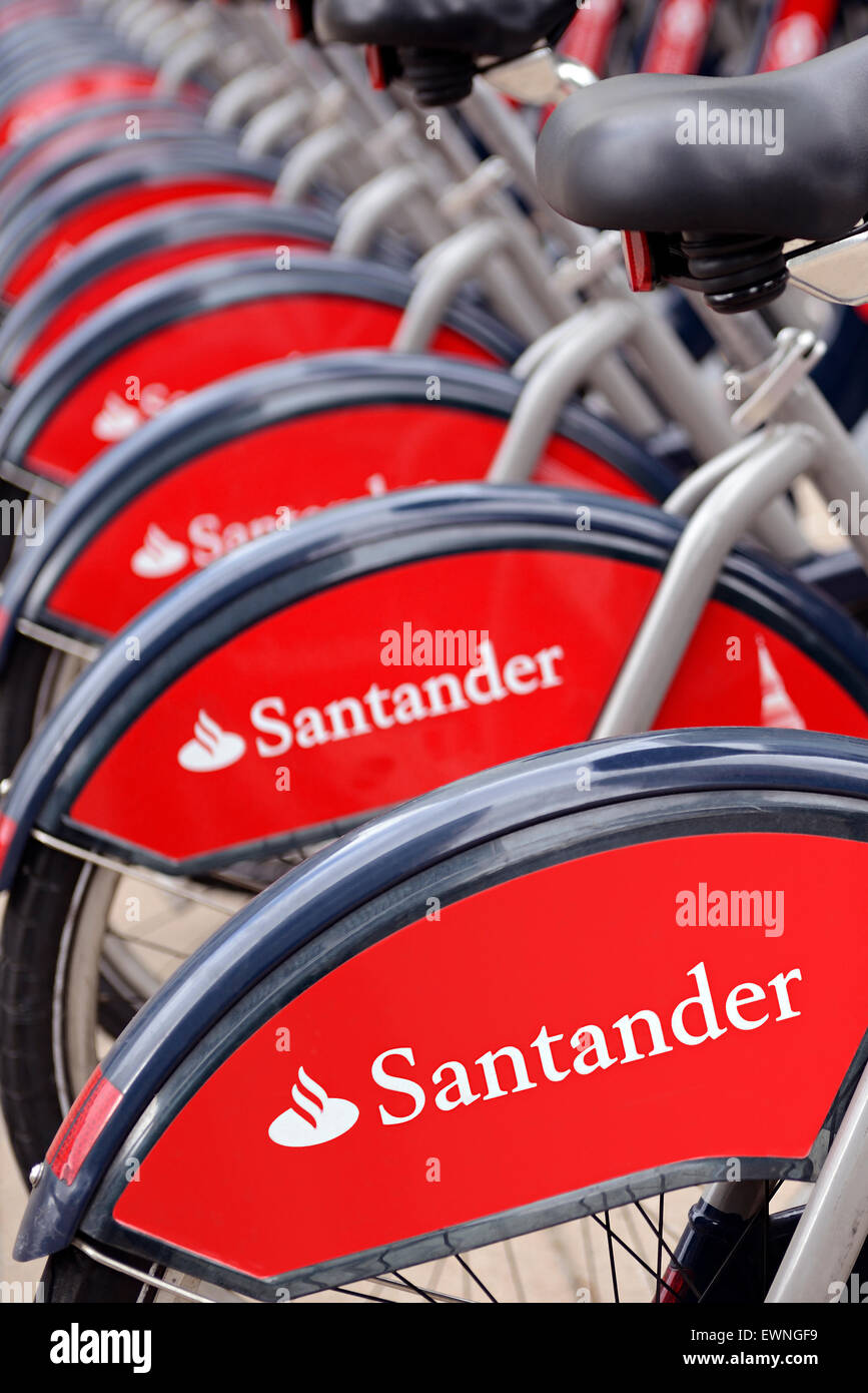 Santander-Zyklus Boris Leihräder an eine Docking-Station, London, England, UK. Stockfoto