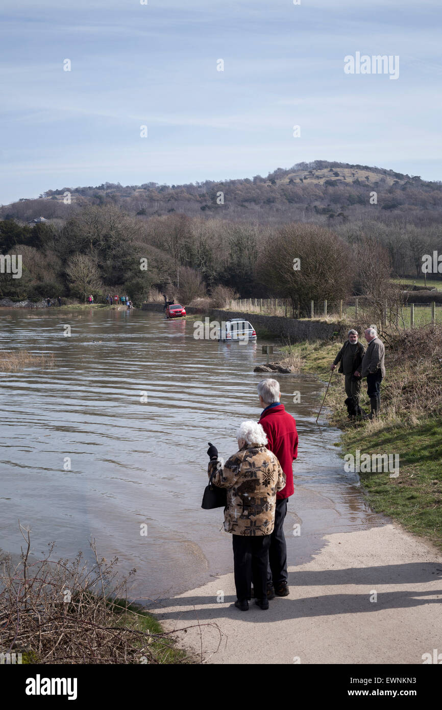 Flut auf dem Weg zur neuen Scheunen in der Nähe von Arnside, Cumbria. Stockfoto