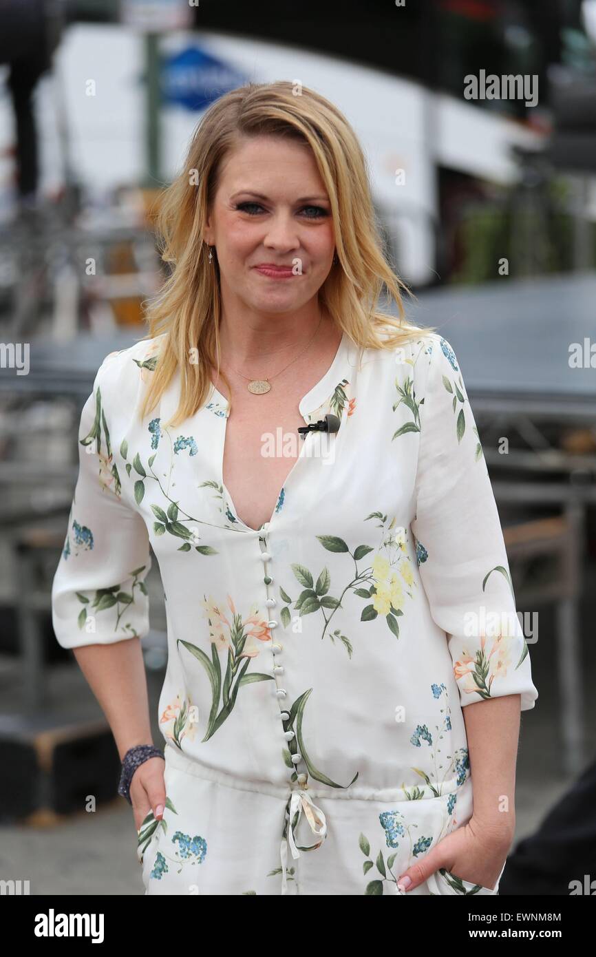Melissa Joan Hart erscheint auf Extra mit: Melissa Joan Hart wo: Los Angeles, California, Vereinigte Staaten von Amerika bei: 23. April 2015 Stockfoto