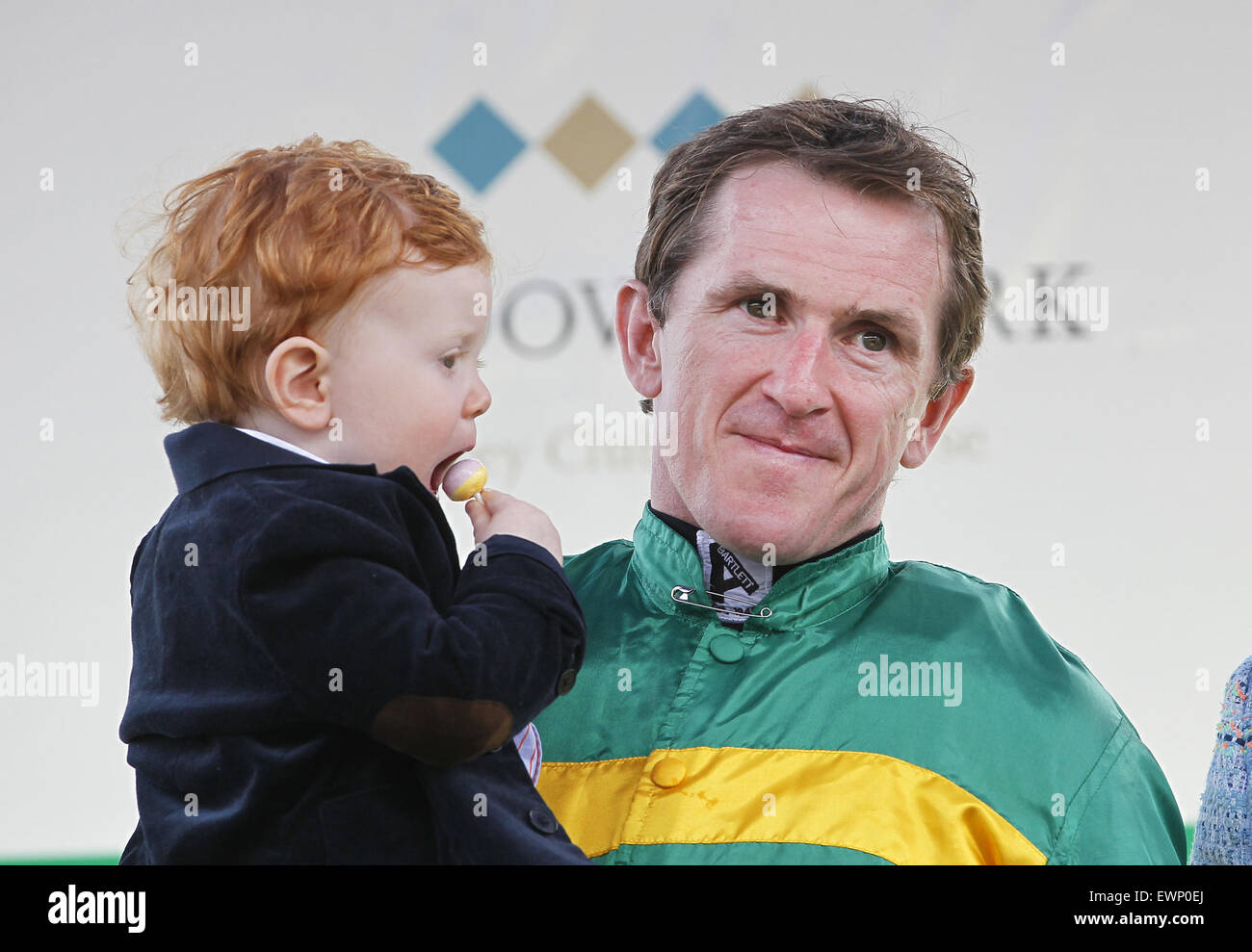 AP McCoys letzte Tag als Jockey in Sandown Park Featuring: Archie McCoy, AP McCoy wo: Esher, United Kingdom bei: 25. April 2015 Stockfoto