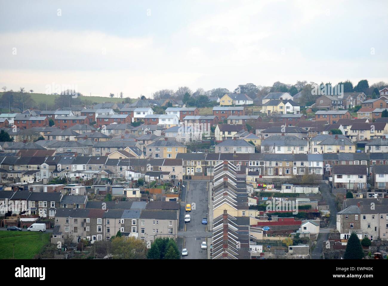 Eine Gesamtansicht der Reihenhäuser in Bargoed, Aberbargoed in Süd-Wales. Stockfoto