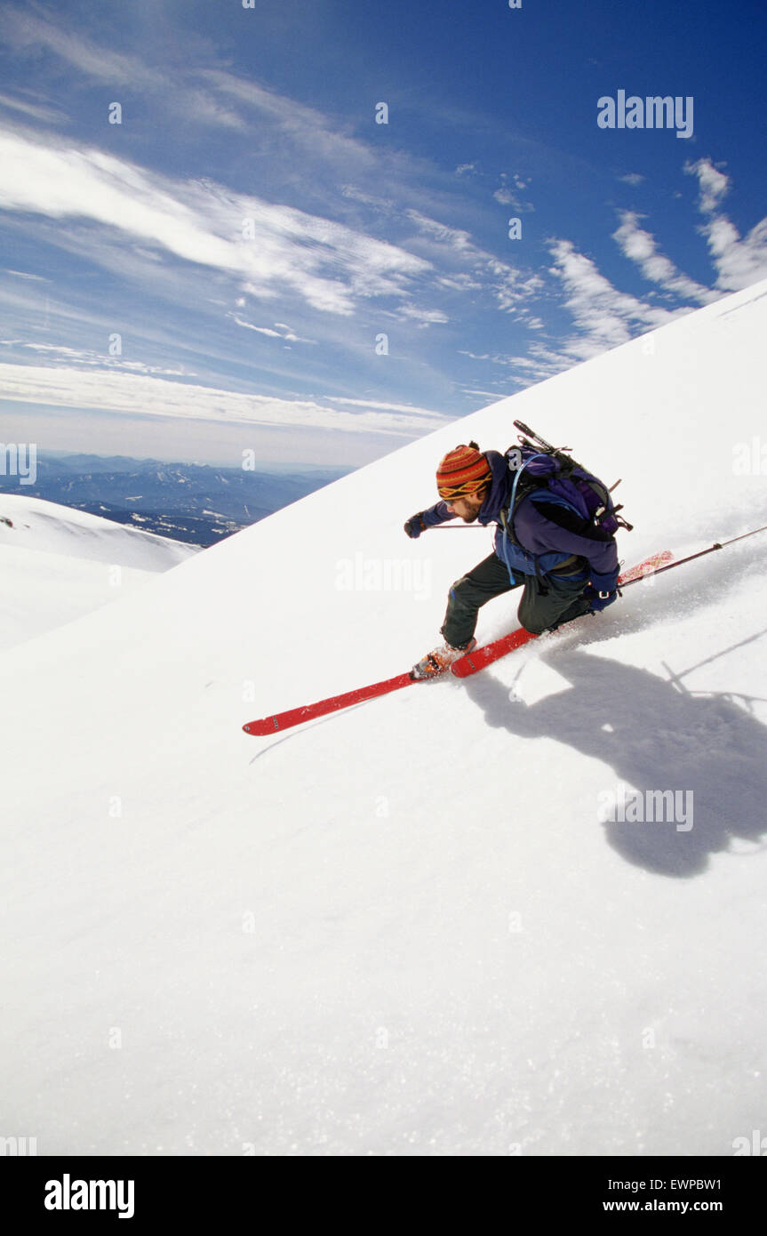 Telemark-Skifahren am Mount Shasta Stockfoto