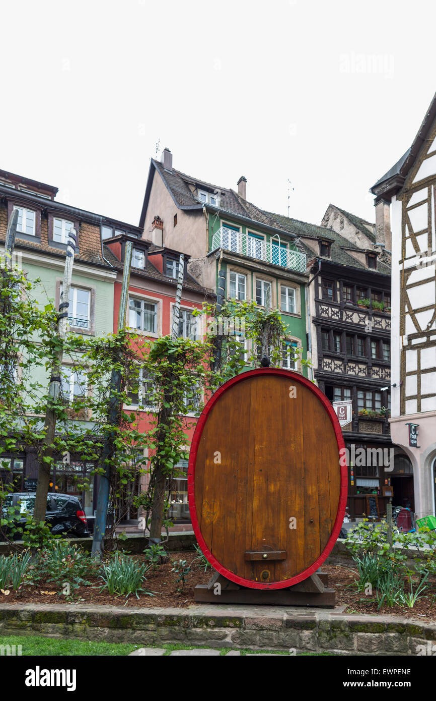 Giant wine barrel -Fotos und -Bildmaterial in hoher Auflösung – Alamy