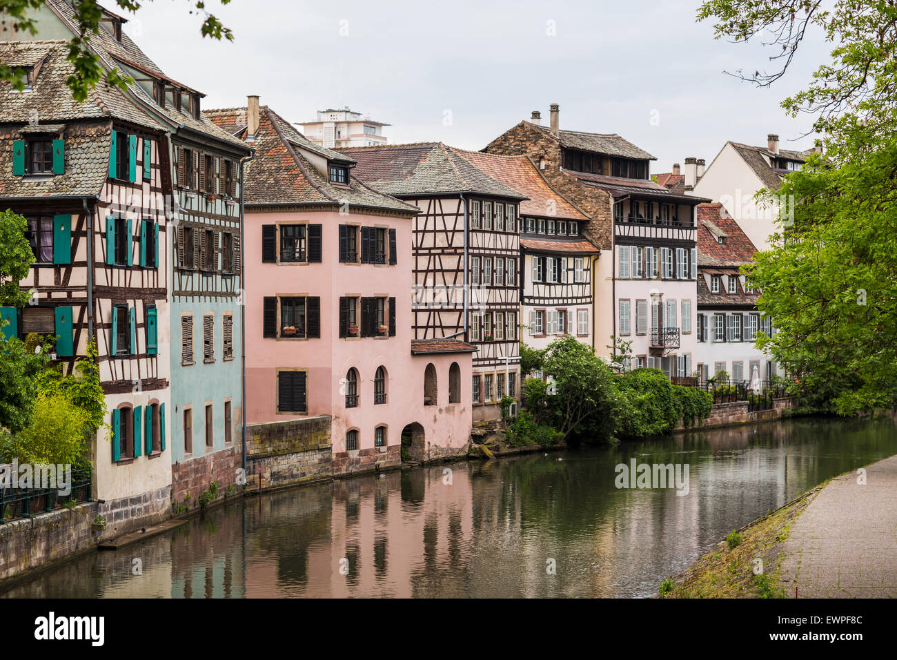 Häuser am Fluss Ille, Straßburg, Elsass, Frankreich Stockfoto