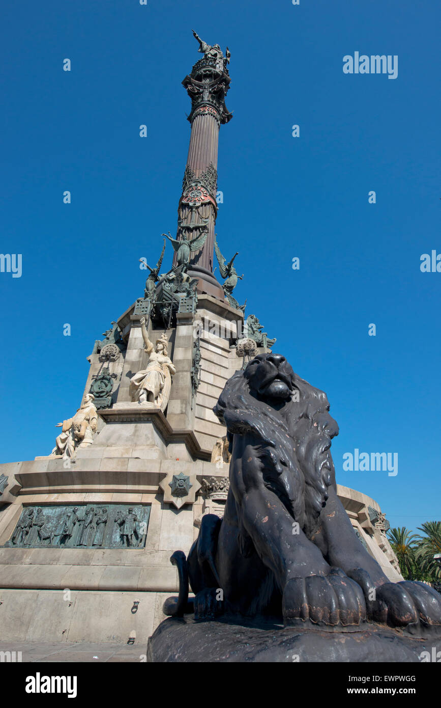 Denkmal von Christopher Columbus zeigt in Richtung Amerika während der goldenen Sonnenuntergang in Barcelona, Katalonien, Spanien Stockfoto