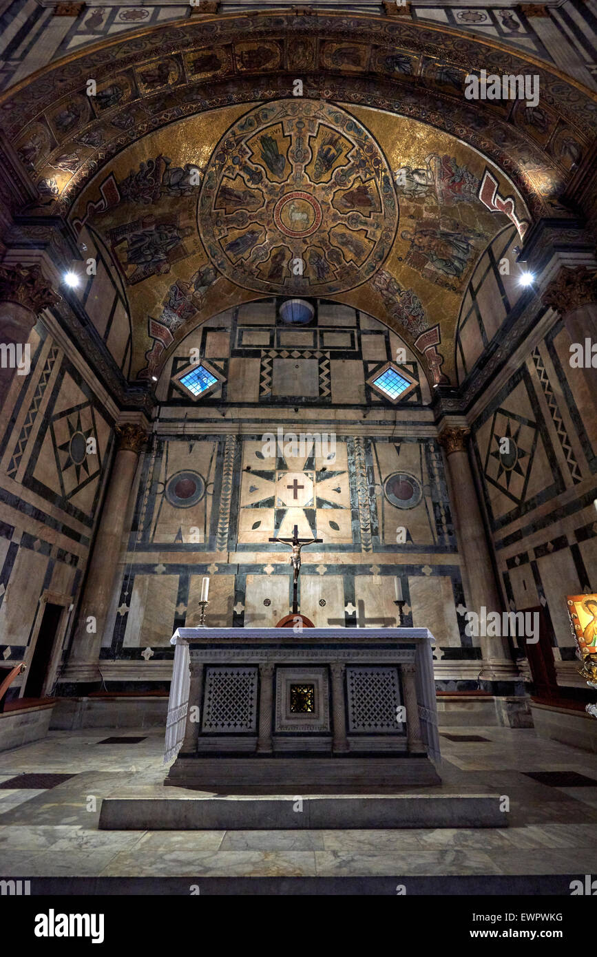 Das Baptisterium ist eines der ältesten Gebäude in der Stadt, gebaut zwischen 1059 und 1128 in der Florentiner Romanik Stockfoto