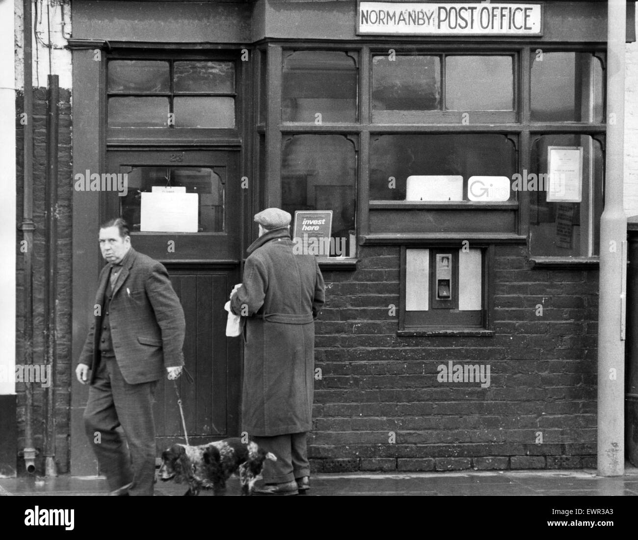 Normanby Post, die letzte Nacht eingebrochen war. Räuber kam mit Bargeld, Briefmarken und Post Aufträge im Wert von ca. 8.000 £. 21. November 1972. Stockfoto