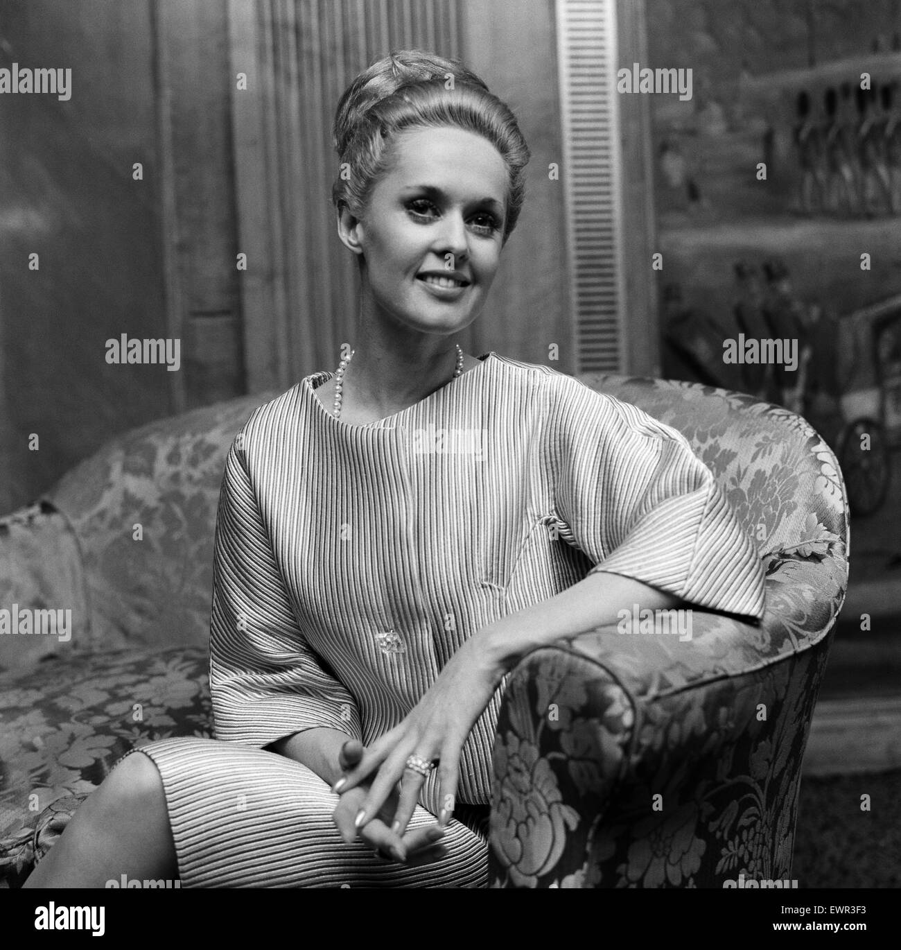 Tippi Hedren bei einem Presseempfang im Dorchester Hotel für He Rnew Film "A Gräfin von Hong Kong". 1. März 1966. Stockfoto