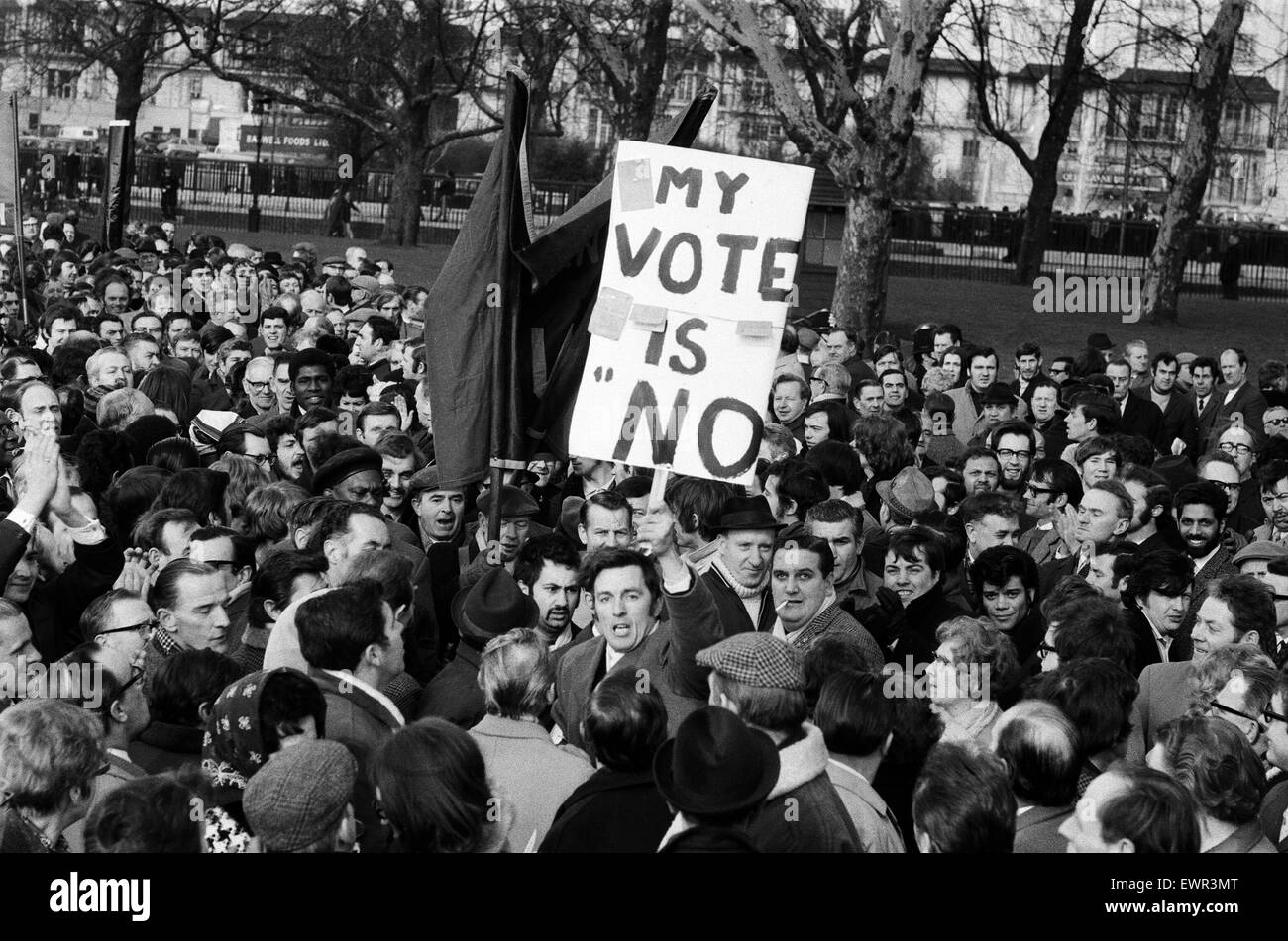 Wütend Postamt Stürmer in Hyde Park, nach dem Treffen in Lincoln es Inn Fields, marschierten sie durch die Oxford Street, Speakers Corner im Hyde Park. London, 4. März 1971. Stockfoto