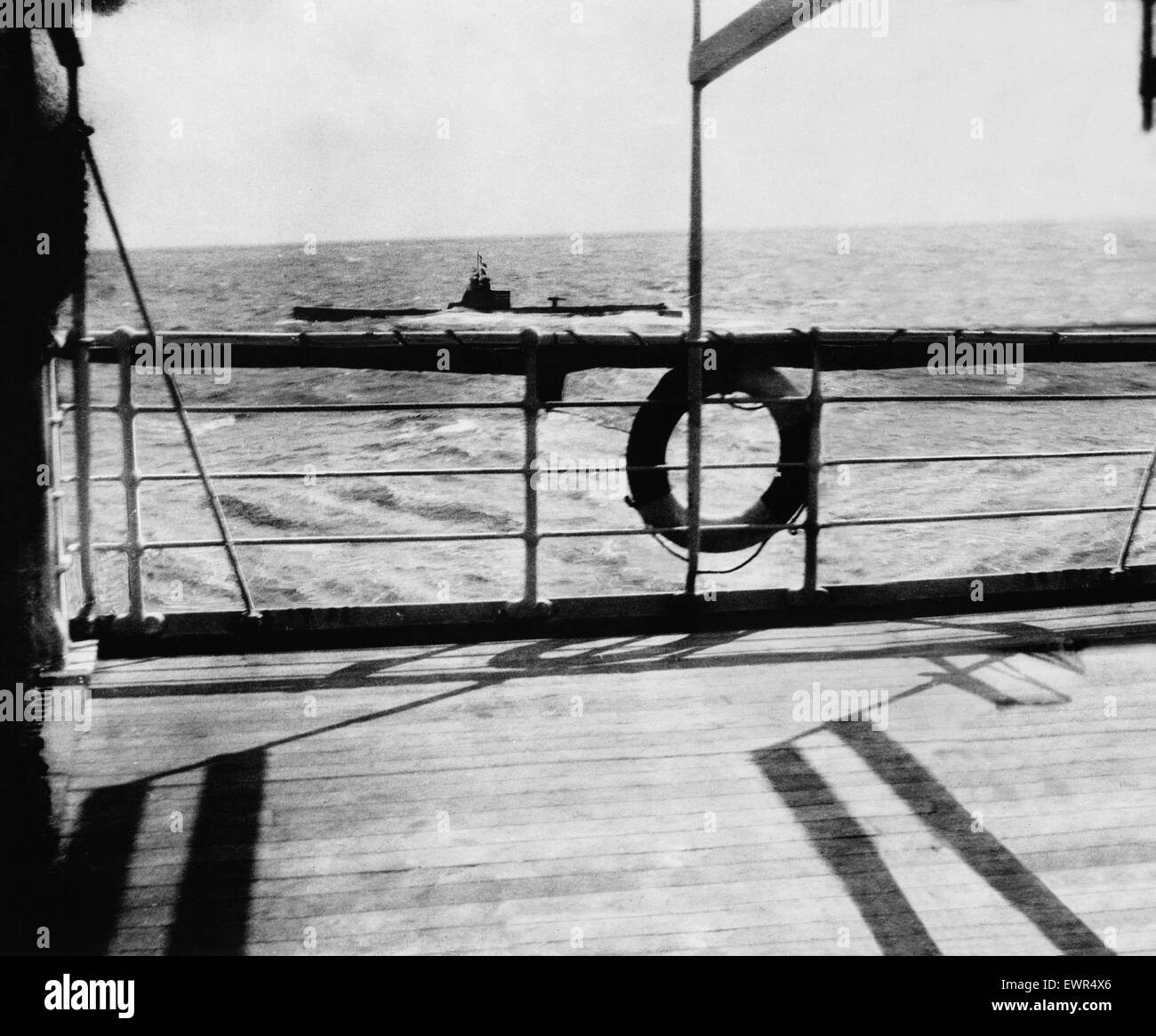 Untergang des Schiffes Falaba. DM 3141c Box 5 März 28. 1915. Der Untergang der "Falaba". Lauern drohend im Hintergrund, als ob es um sicherzustellen, den Auftrag, das u-Boot fertig war, die das Fahrgastschiff torpediert hatte. Die britischen Liner "Falaba" war tor Stockfoto