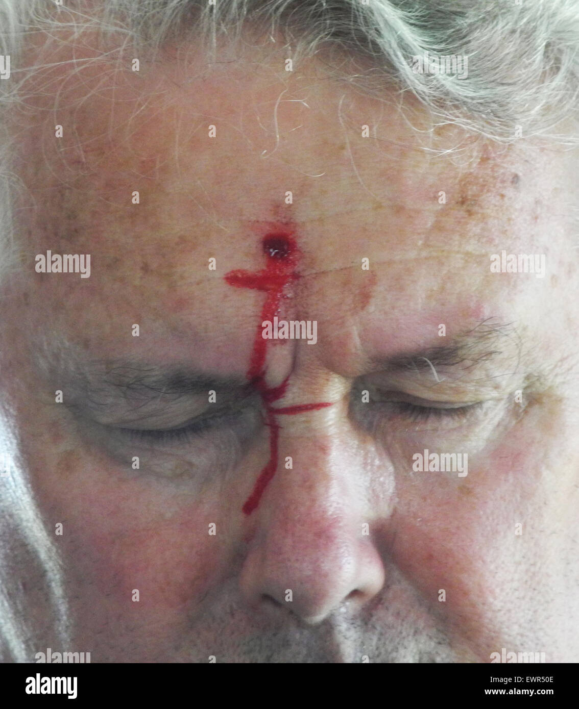 Fehlschüsse Schußwunde Kopf Blutungen schießen Verletzungen Waffe - Modell RELEASE veröffentlicht Stockfoto