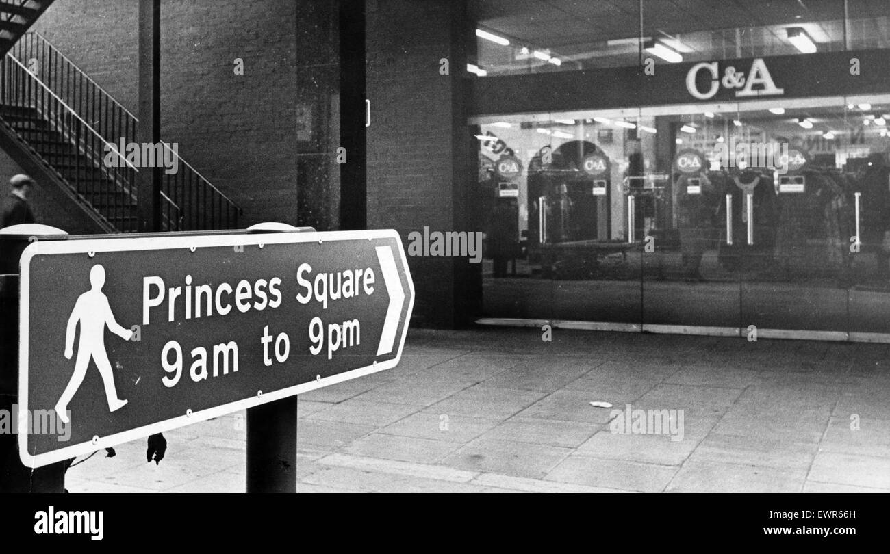C & A, Mode Einzelhandel Kleidung Shop, Princess Square, Newcastle, 22. November 1973. Stockfoto