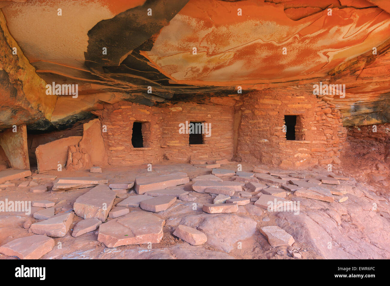 Gefallenen Dach Ruine Ruinen indischen in North Fork des Mule Canyon, Cedar Mesa, Utah, USA. Stockfoto