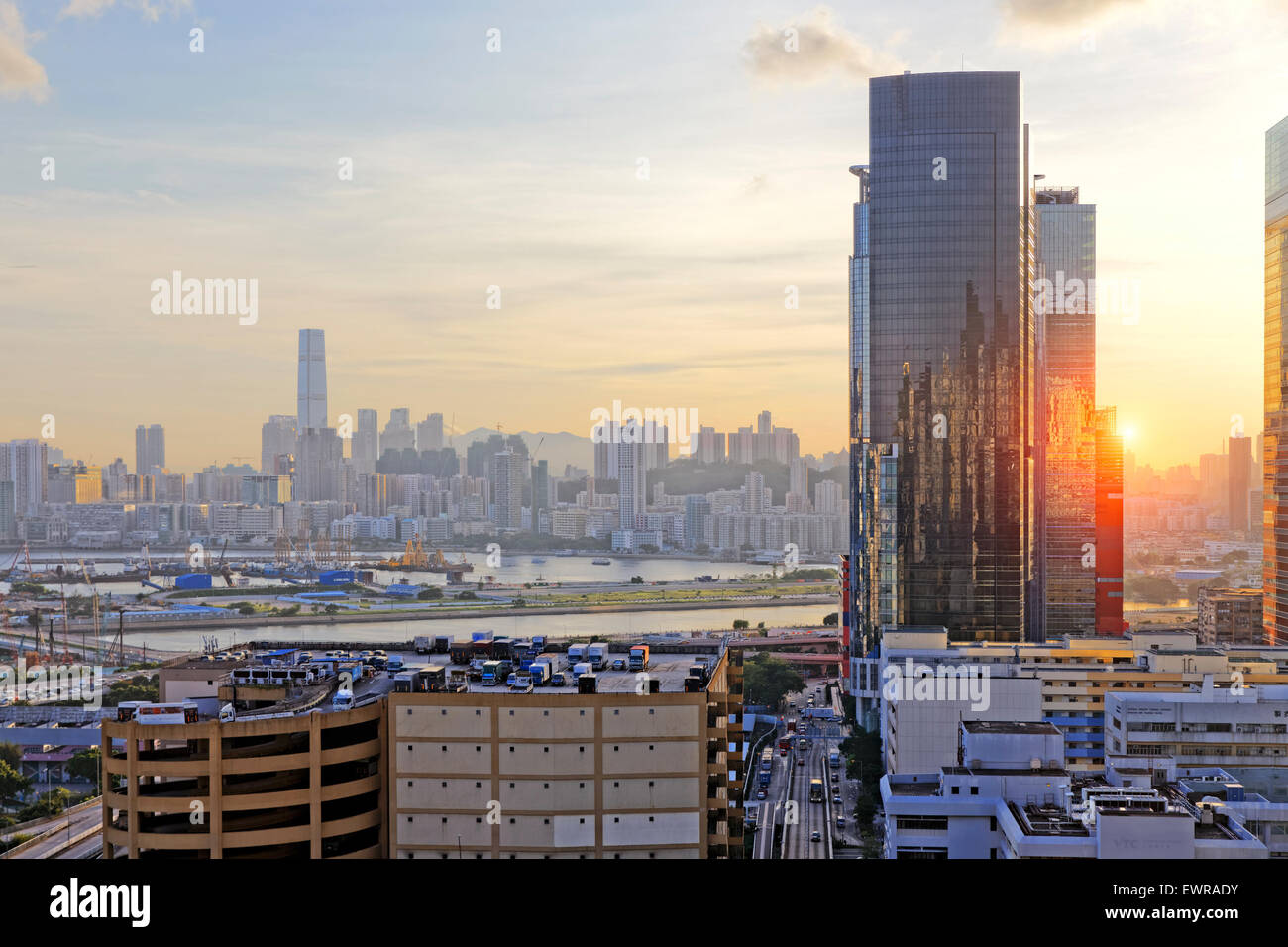 Hong Kong Sonnenuntergang, Blick von Kowloon Bay Zentrum Stockfoto
