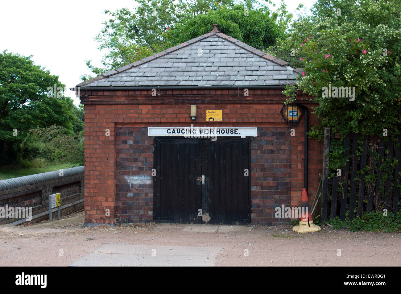 Messung der Lagerhalle in Perry Barr sperrt, Tame Tal Canal, Great Barr, Birmingham, UK Stockfoto