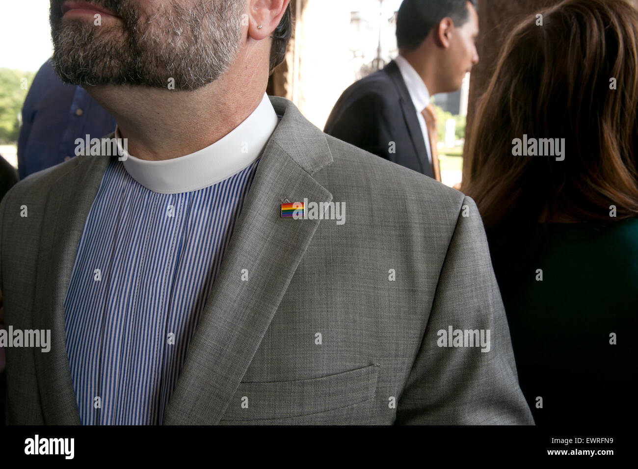 Dr. Sid Hall, senior Pastor der Trinity United Methodist Church in trägt eine Regenbogen-Pin am Revers Stockfoto