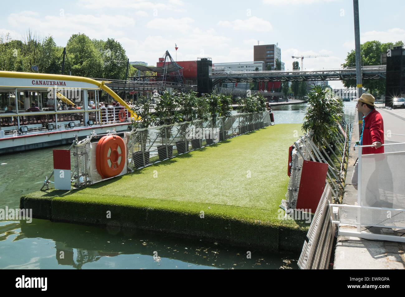 Parc De La Villette, Wissenschaft und Kultur-Zone, Bezirk, Stadt der Wissenschaft und Industrie, Gärten, Torheiten, darunter Konzert-Locations. Stockfoto