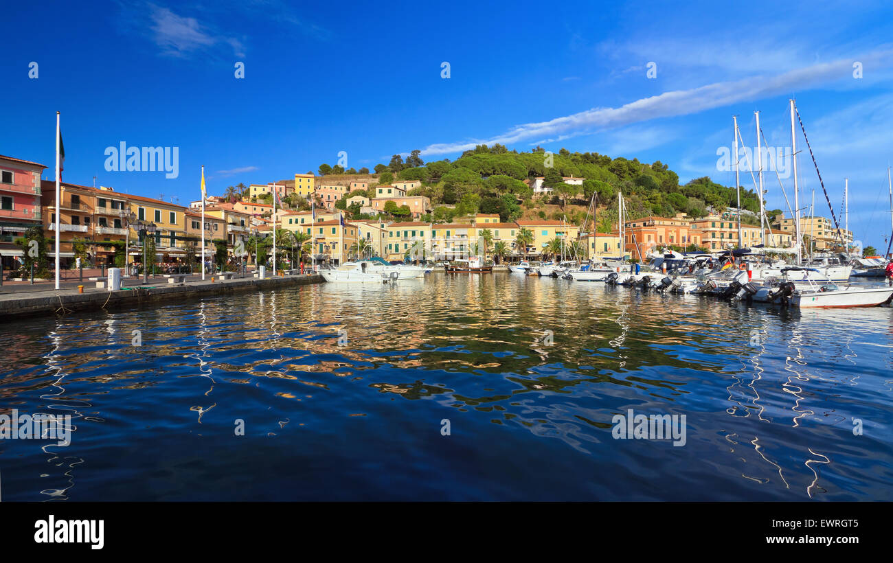 Porto Azzurro aus dem Meer, Elba Island, Toskana, Italien Stockfoto