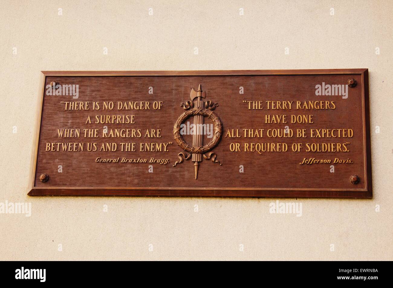 Austin, Texas, USA. 29. Juni 2015. TERRYS TEXAS RANGERS. 1907 von Überlebenden Kameraden errichtet. Die Bronzestatue von Pompeo Coppini, schildert eines Terrys Texas Rangers rittlings auf einem temperamentvollen Pferd. Im Jahr 1861 wurden während des Bürgerkriegs Terrys Texas Rangers an Houston nach Benjamin Terry und Thomas Lubbock der Ruf nach Freiwilligen gemustert. Zehn Unternehmen von 100 Männern wurden offiziell aktiviert, als die 8. Texas-Kavallerie und während der folgenden fünf Jahre nahm an vielen Verpflichtungen, die die südliche Konföderation zu verteidigen. © Jeff Newman/Globe Fotos/ZUMA Draht/Alamy Live-Nachrichten Stockfoto