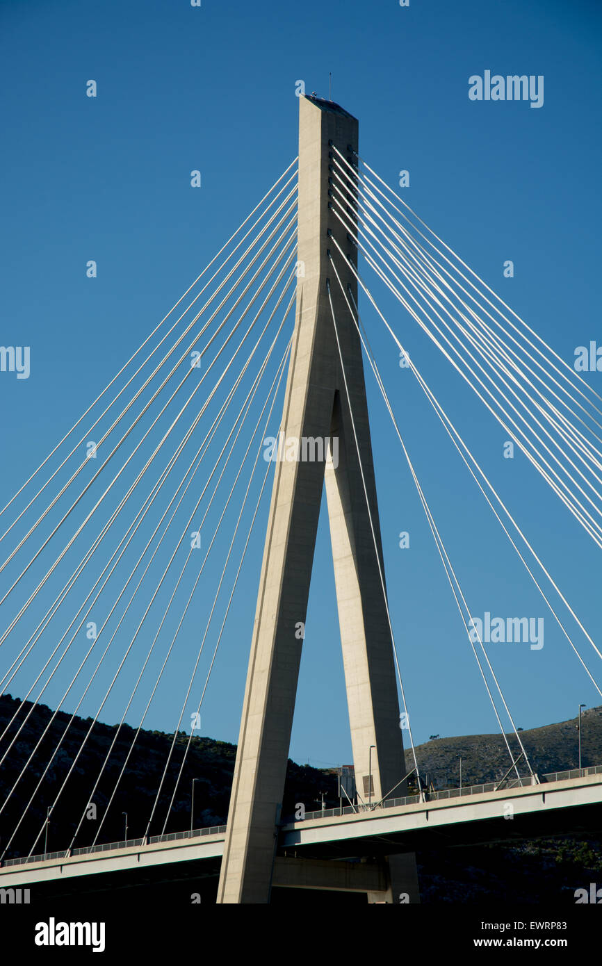 Wichtigsten Pylon und Kabel, Franjo Tudman Brücke, Schrägseilbrücke, Hängebrücke am westlichen Ansatz nach Dubrovnik neben dem Hafen Gruz, Dubrovnik, Kroatien Stockfoto