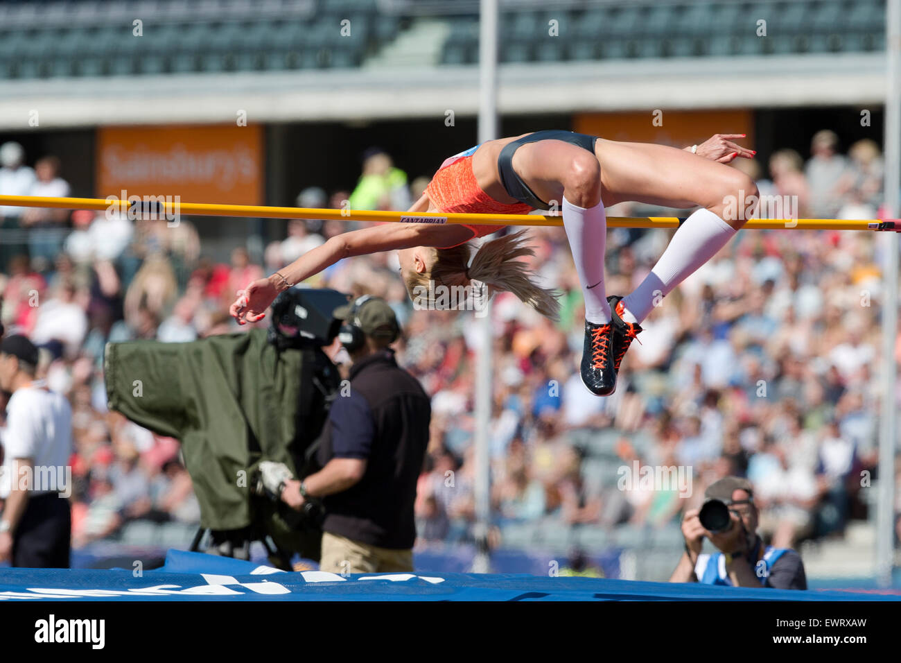 Justyna KASPRZYCKA im Hochsprung der Frauen konkurrieren, IAAF Diamond League 2015, Alexander Stadium, Birmingham, UK, 7. Juni 2015. Stockfoto